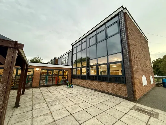 Corner detail of curtain walling system
